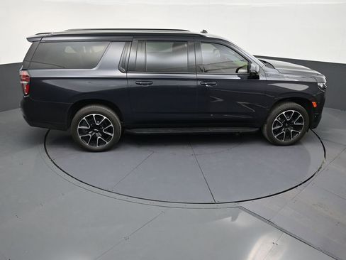Used 2024 Chevrolet Suburban RST w/ Luxury Package RWD image 18