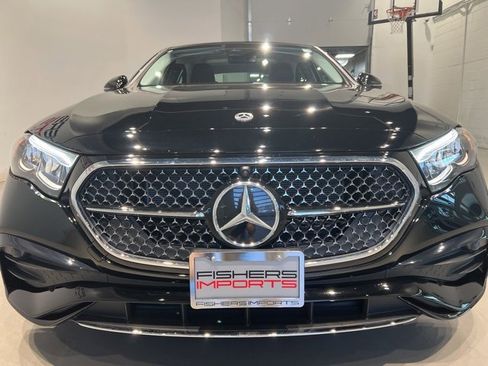 Used 2025 Mercedes-Benz E 350 4MATIC Sedan image 2