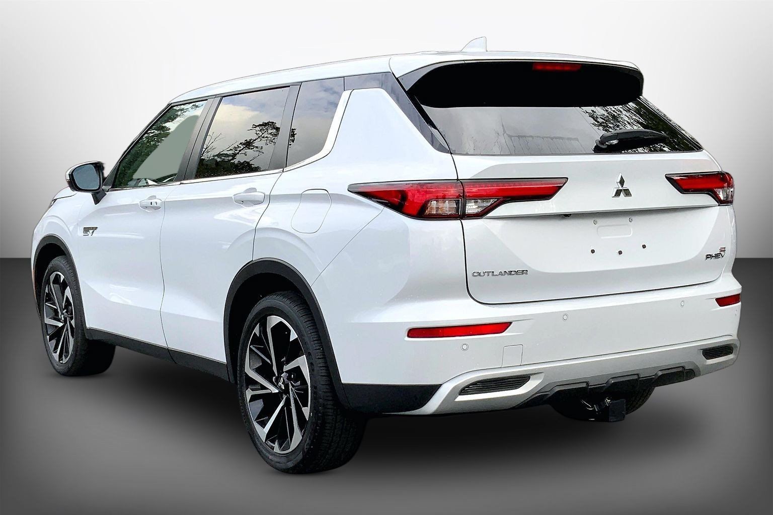 Used 2025 Mitsubishi Outlander 4WD Plug-In Hybrid image 13