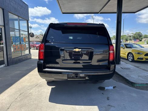 Used 2019 Chevrolet Suburban LT RWD image 7