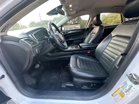 Used 2018 Ford Fusion SE w/ Equipment Group 602A FWD image 10