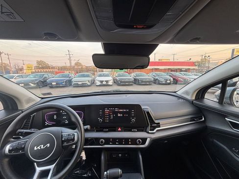 Used 2025 Kia Sportage LX FWD image 33