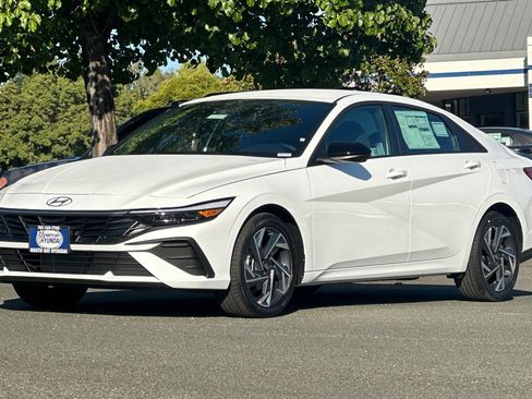 New 2025 Hyundai Elantra Sport image 8