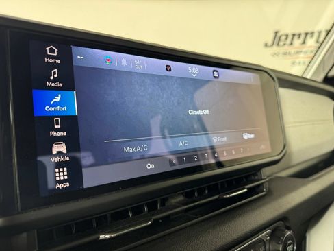 Used 2024 Jeep Gladiator Sport AWD/4WD image 21