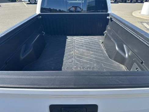 Used 2020 Toyota Tacoma TRD Off-Road w/ TRD Premium Off Road Package AWD/4WD image 6
