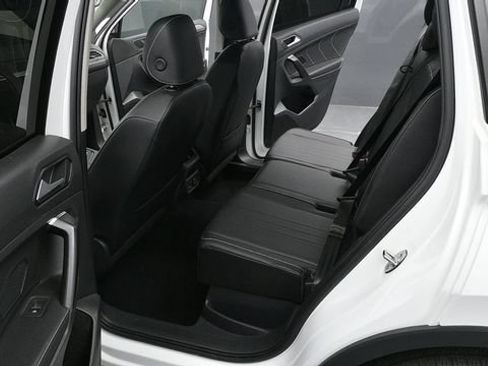 Used 2022 Volkswagen Tiguan SE AWD/4WD image 10