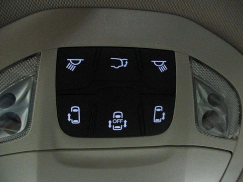 Used 2022 Chrysler Pacifica Touring-L image 28