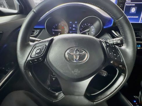 Used 2020 Toyota C-HR XLE FWD image 18