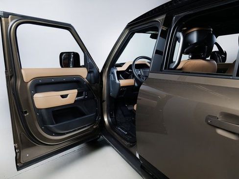 New 2026 Land Rover Defender 110 X-Dynamic SE image 26