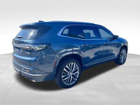 Used 2025 Buick Enclave Avenir FWD image 5