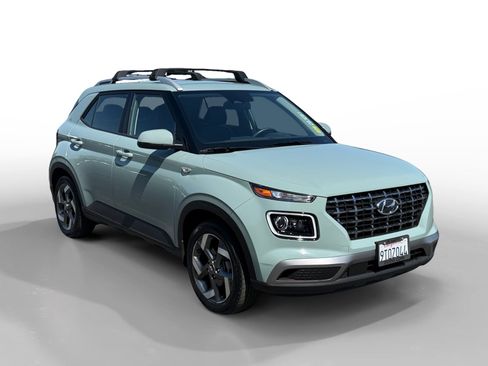 Certified 2025 Hyundai Venue Limited FWD image 7