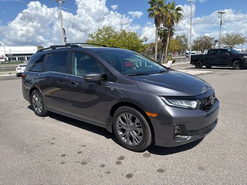 Used 2026 Honda Odyssey Touring image 2