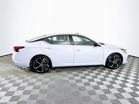 Used 2024 Nissan Altima 2.5 SR w/ SR Premium Package FWD image 9