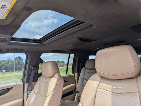 Used 2020 Cadillac Escalade ESV Platinum AWD/4WD image 18