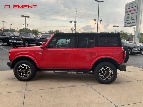 Used 2022 Ford Bronco Outer Banks image 2