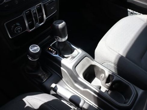Used 2023 Jeep Gladiator Sport AWD/4WD image 25