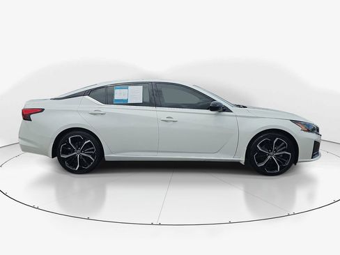 Used 2023 Nissan Altima 2.5 SR w/ SR Premium Package FWD image 5