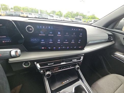 Used 2025 Chevrolet Traverse LT FWD image 20