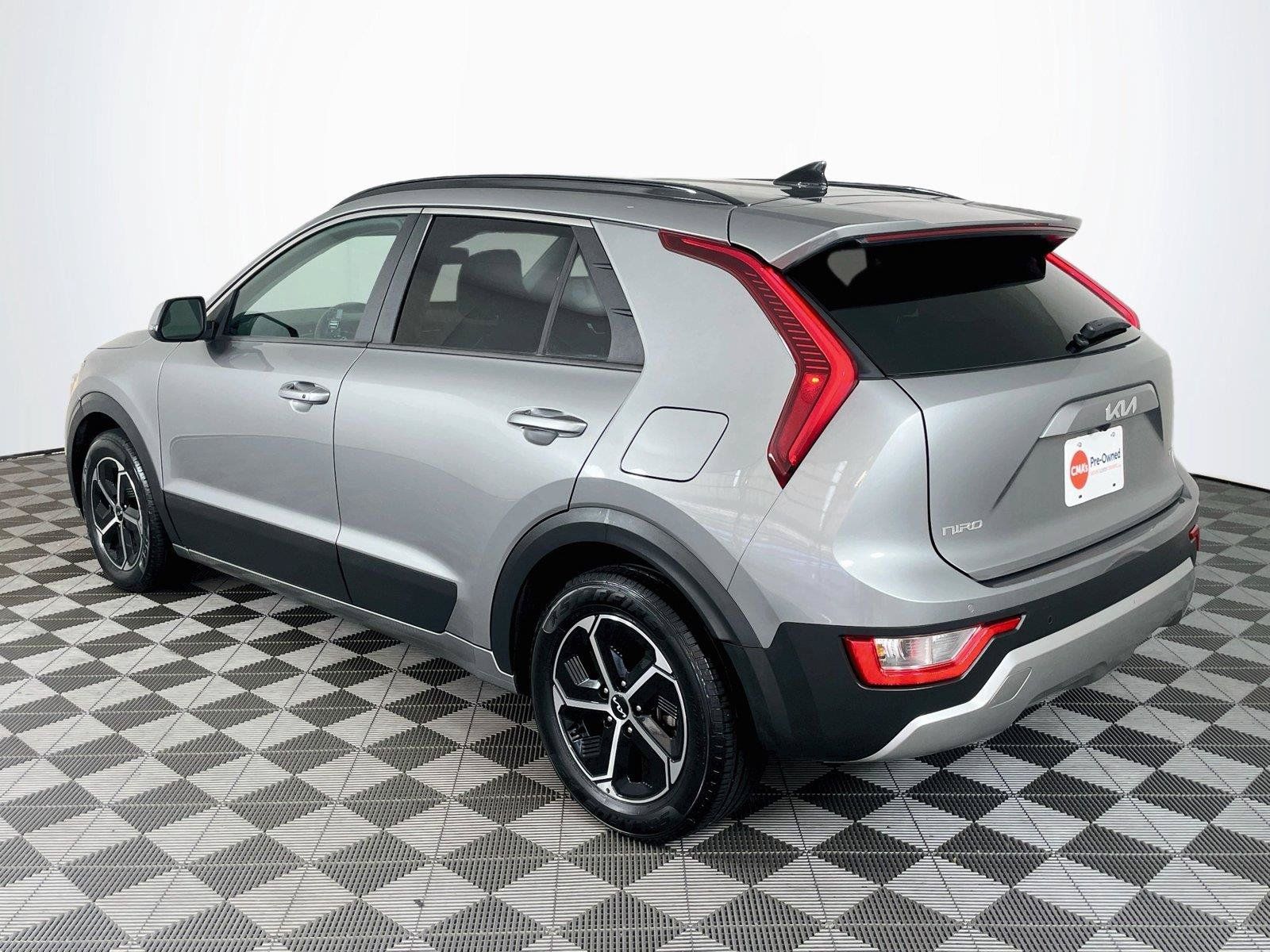Used 2024 Kia Niro EX FWD image 7