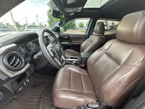 Used 2017 Toyota Tacoma Limited w/ Tow Package AWD/4WD image 13
