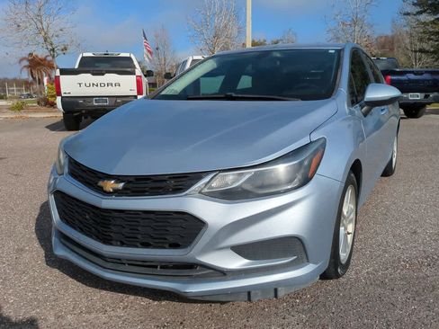 Used 2018 Chevrolet Cruze LT w/ Convenience Package image 2