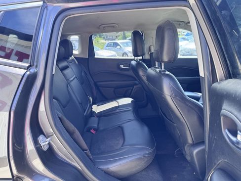 Used 2018 Jeep Compass Latitude w/ Cold Weather Group AWD/4WD image 17