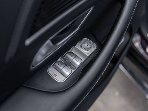 Used 2024 Mercedes-Benz Maybach GLS 600 4MATIC image 37