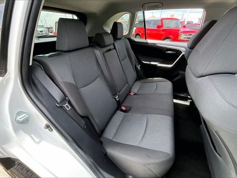 Used 2025 Toyota RAV4 XLE FWD image 18