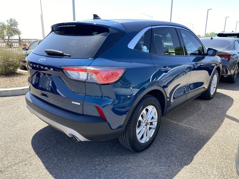 Used 2020 Ford Escape SE FWD image 2