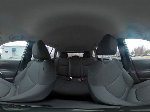 Used 2025 Toyota Corolla Cross LE image 40