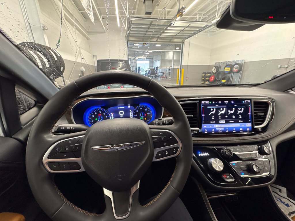 Used 2022 Chrysler Pacifica Pinnacle FWD image 24