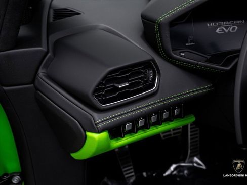 Used 2023 Lamborghini Huracan EVO image 30