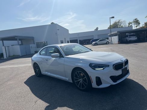 Used 2024 BMW 230i Coupe w/ Convenience Package RWD image 2