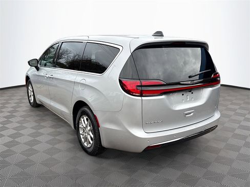 New 2026 Chrysler Pacifica Select image 7