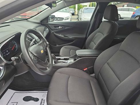 Used 2017 Chevrolet Malibu LT image 25