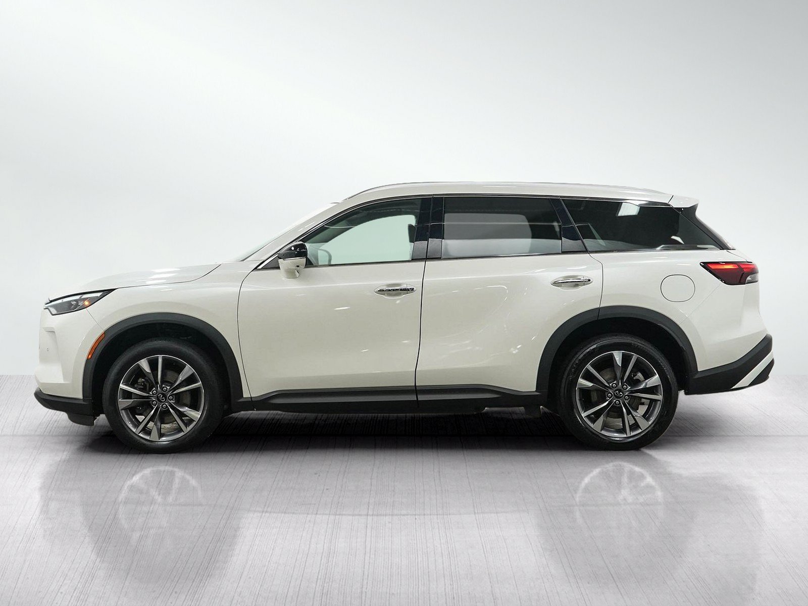Used 2024 INFINITI QX60 Luxe AWD/4WD image 2