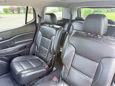 Used 2022 GMC Acadia SLT w/ Elevation Edition FWD image 19