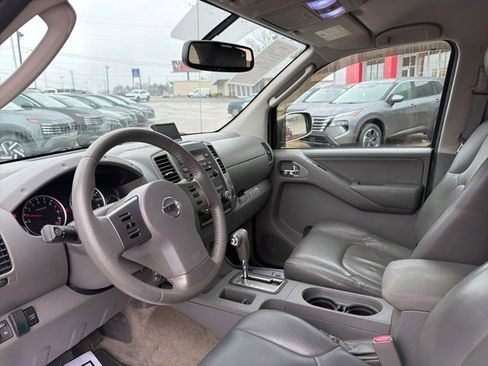 Used 2011 Nissan Frontier SL image 10