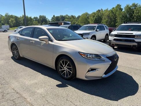 Used 2016 Lexus ES 350 w/ Luxury Package w/Wood Trim FWD image 2