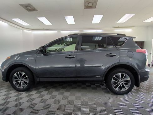 Used 2018 Toyota RAV4 XLE w/ Convenience Package AWD/4WD image 2