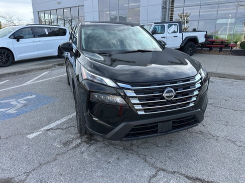 Used 2024 Nissan Rogue SV image 8
