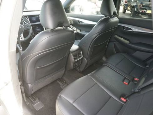 Used 2021 INFINITI QX50 Luxe w/ Appearance Package AWD/4WD image 12