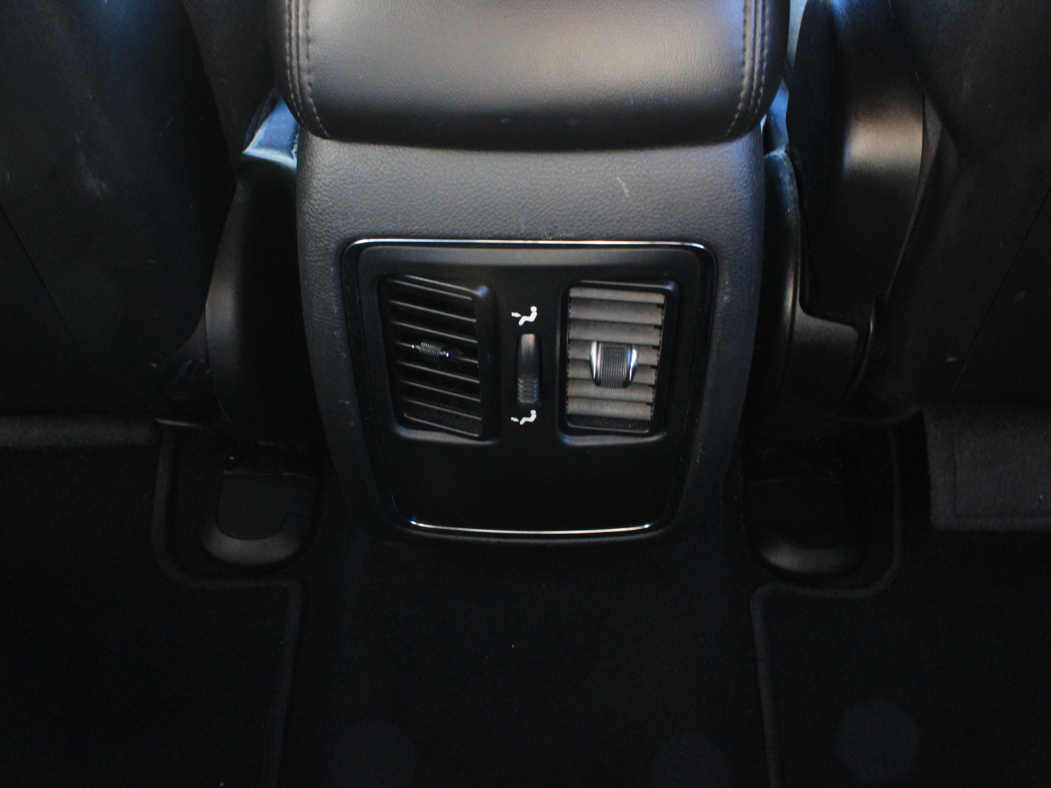 Used 2019 Jeep Grand Cherokee Laredo AWD/4WD image 29