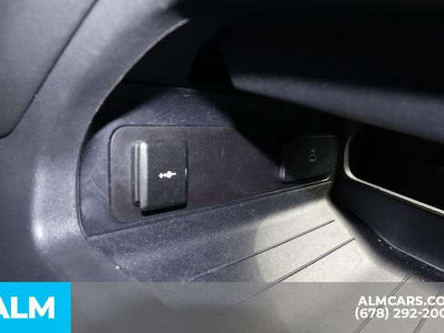 Used 2025 Land Rover Defender 110 S image 33