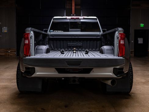 Used 2024 Chevrolet Silverado 3500 High Country image 9