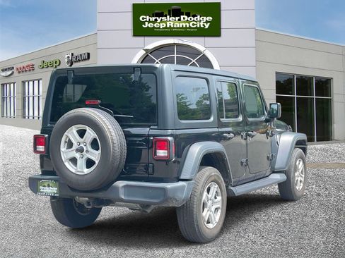 Used 2022 Jeep Wrangler Unlimited Sport AWD/4WD image 6