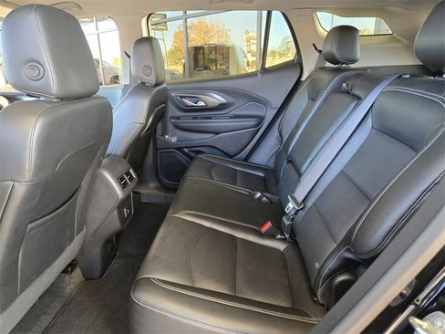 Used 2024 GMC Terrain SLT image 12