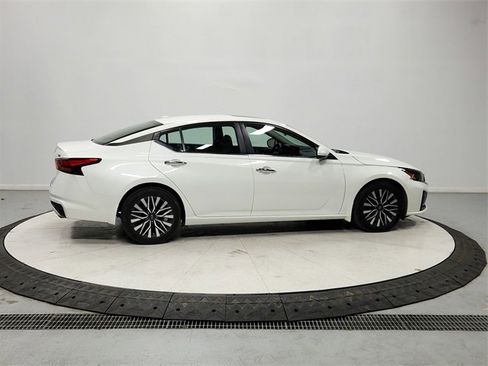Used 2023 Nissan Altima 2.5 SV w/ SV Premium Package image 8