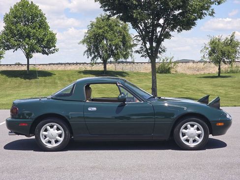 Used 1991 MAZDA MX-5 Miata RWD image 9
