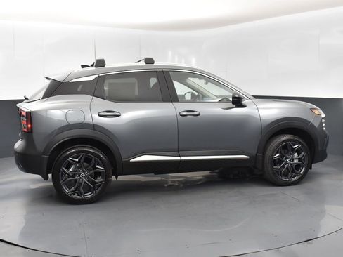 New 2026 Nissan Kicks SR w/ Illumination Package FWD image 8